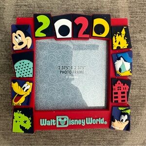 3x Walt Disney World Resorts photo frames.